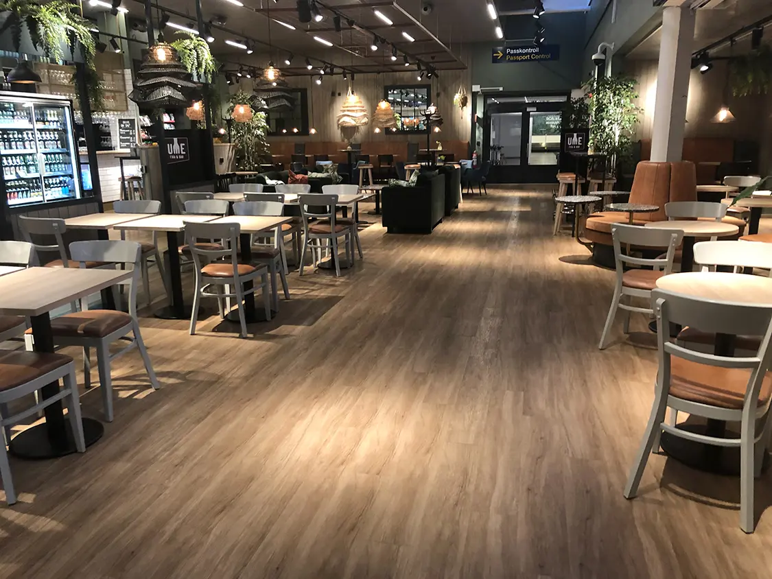 VinylPublic - Antique Oak - hållbart och slitstarkt LVT golv