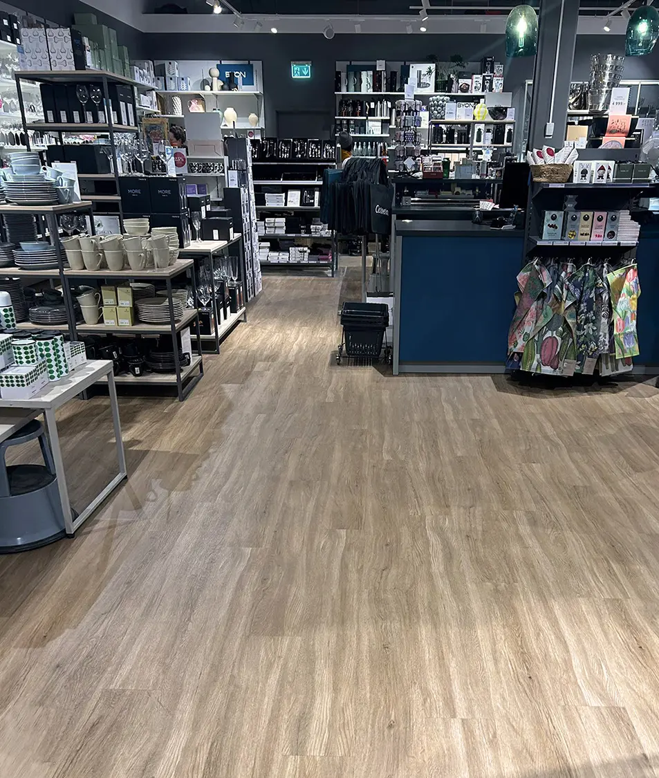 Inredningsbutik med Futura Public ett biobaserat golv från Ide Flooring – ett miljövänligt Futura Floor