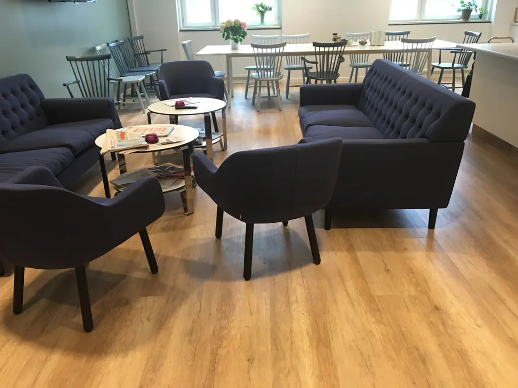 Vinyllocking Classic Oak Carehouse 2