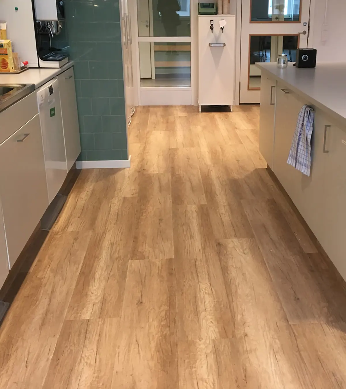 Vinyllocking Classic Oak Carehouse 1